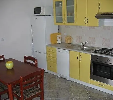 Ferri-certi? Apartment *